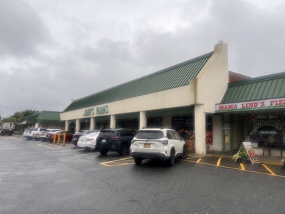 John's Farms storefront in a strip mall, next to Mama Lino's Pizza — recommended by the container seller